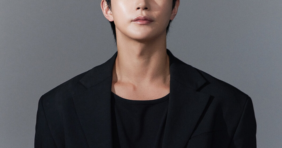 Famous Celebrity Accused Of Assaulting Ex-Girlfriend Returns To Social Media