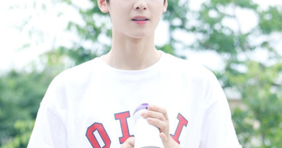 Popular K-Pop Idol’s “White T-Shirt Guy” Photos Resurface Online