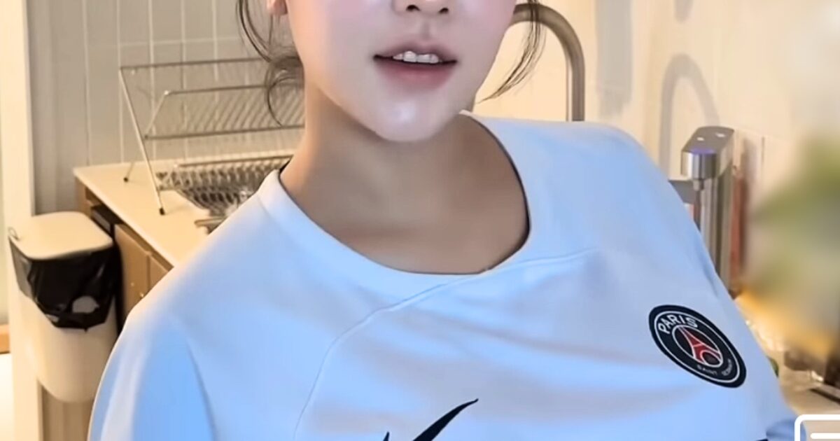 YouTuber Goes Viral For Weight Gain - And Looks More Gorgeous Than Ever