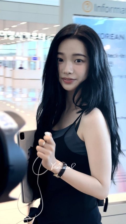 Aespa Karina’s Airport Pictures Ignite Strongly Split Opinions 3 More Photos of Karina