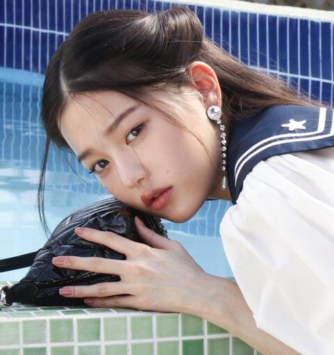 Wonyoung Hands Nate Pann 3