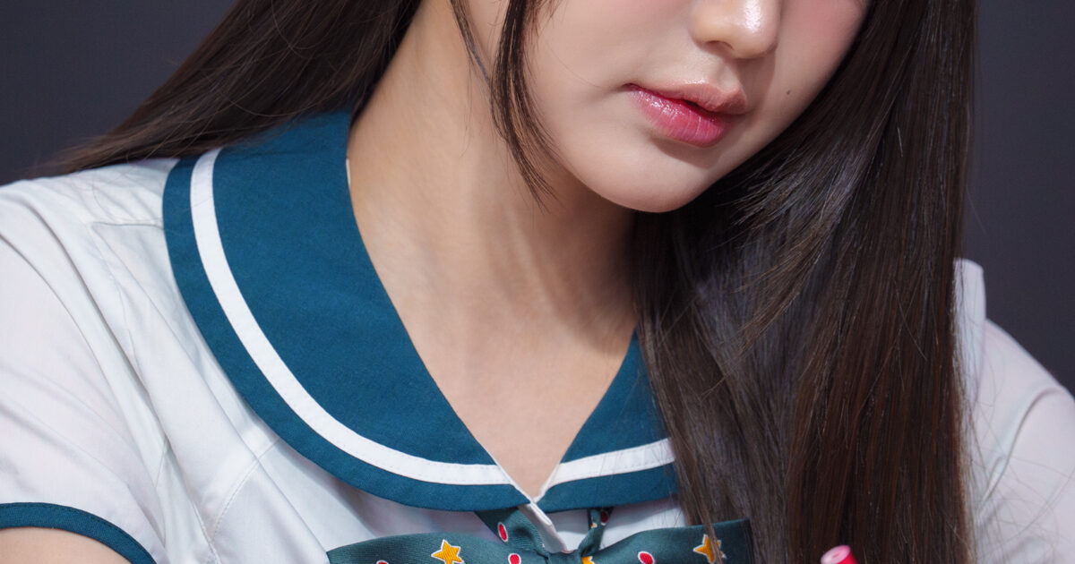 IVE Jang Wonyoung’s "Unedited” Photos Spark Intense Reactions