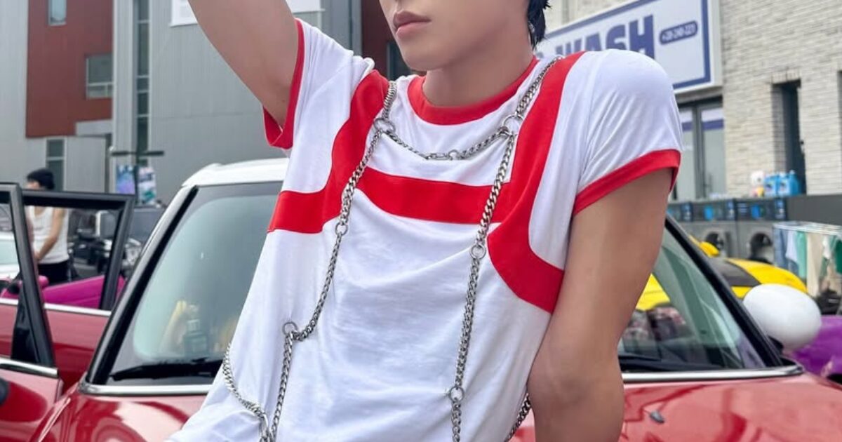 Male Idol’s Makeup Sparks Buzz For Resembling Female Idols