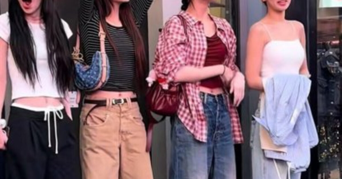 LE SSERAFIM Group Photo