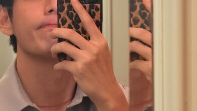 BTS’s V holding flowers