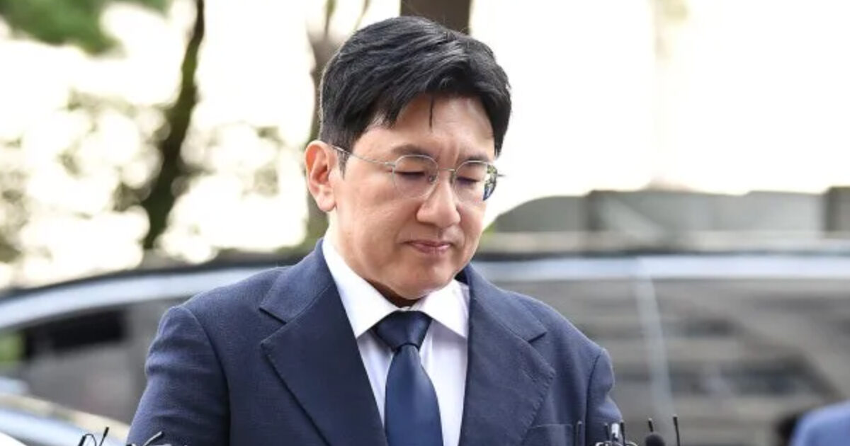 HYBE Bang Si Hyuk's Travel Ban Sparks Massive Reactions