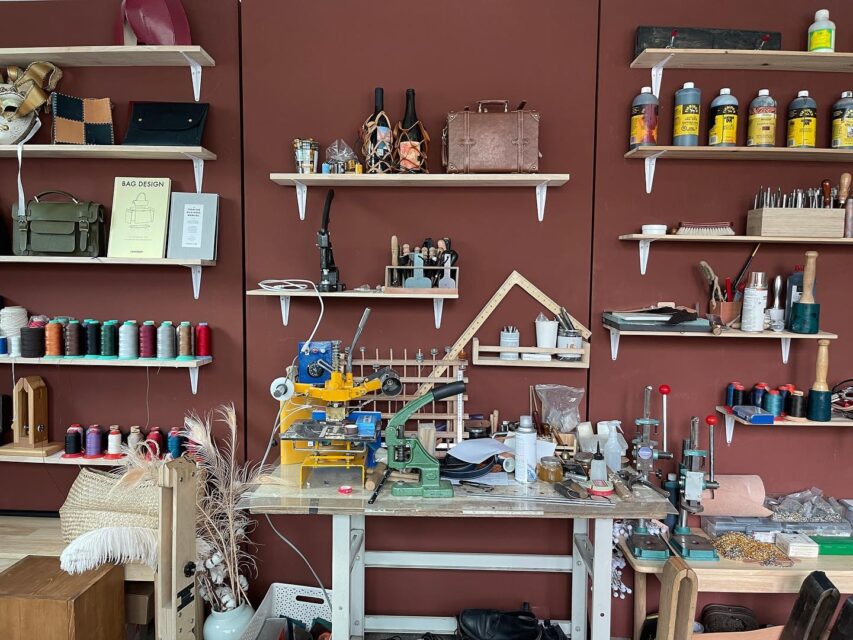 Mr. Park Ki Dong’s leather goods studio. | *@ive_1972/Instagram*