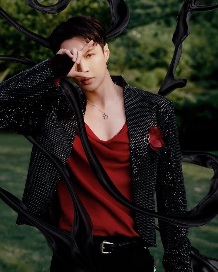 EXO Member Amazes Fans by Selling Out Stadium for Solo Concert 2 Lay Zhang Instagram