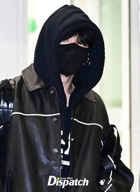 Jungkook at Korean airport 2