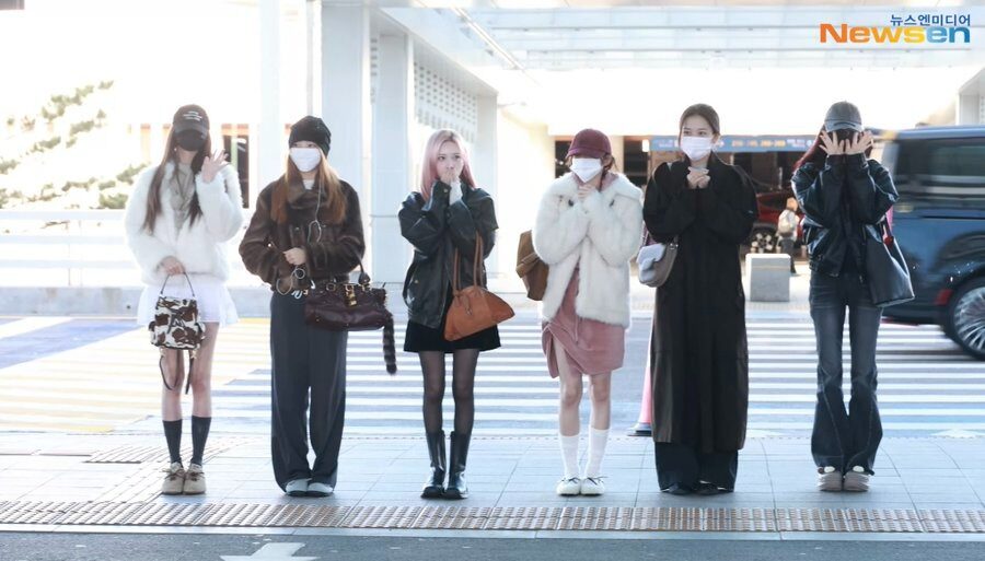 IVE Wonyoung Airport Group Photo