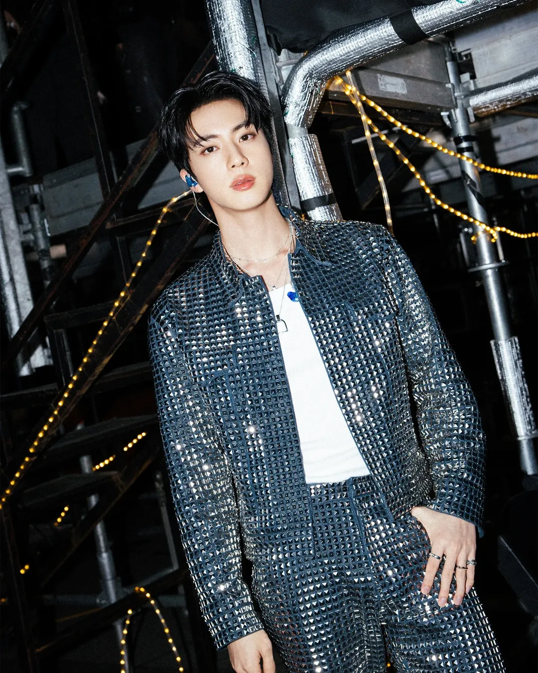 Jin selfie | @Jin/Instagram