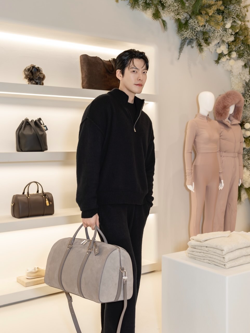 Kim Woo Bin Displays Stunning Looks Before Wedding to Shin Min Ah 5 Kim Woo Bin Photo 4