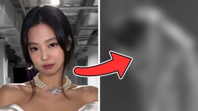 Exhausted backup dancers during Jennie's MMA 2025 performance