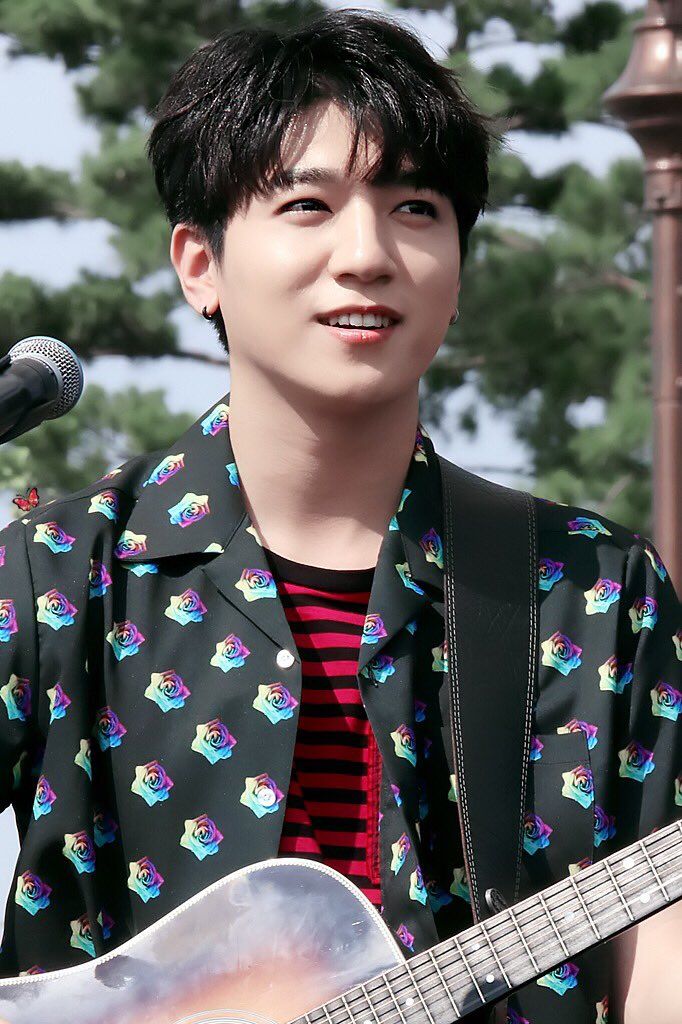 DAY6 Sungjin lookalike photo 4