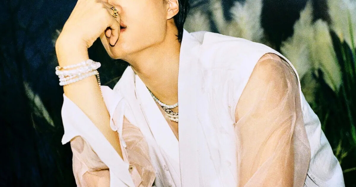 EXO Kai supporting women in viral video