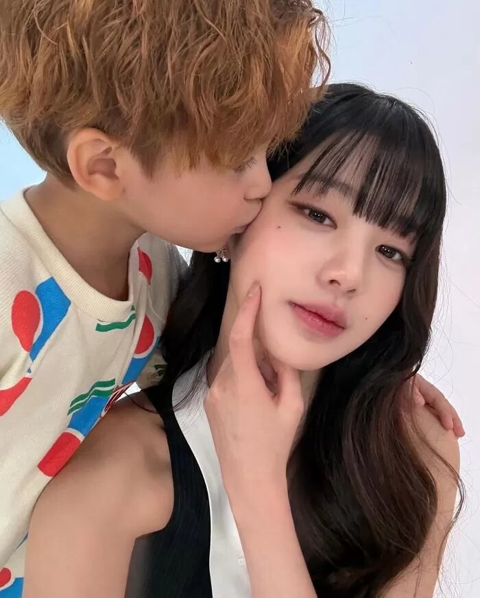 Jang Wonyoung kissed by child model