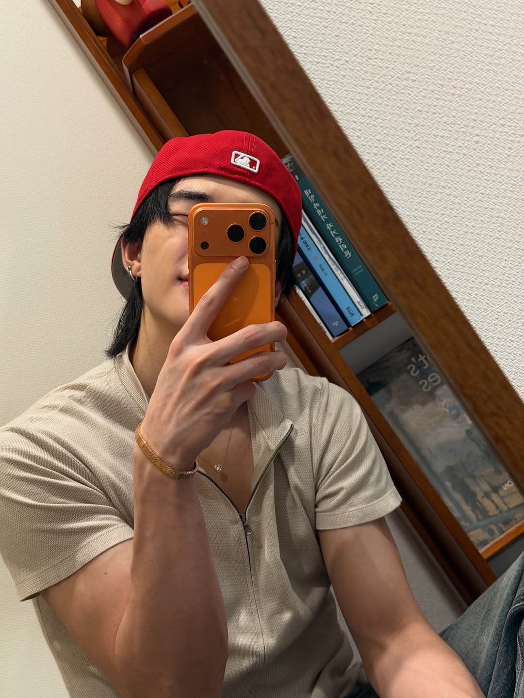 Hyunjin denim airport look