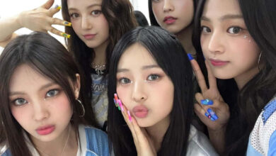 NewJeans group selfie