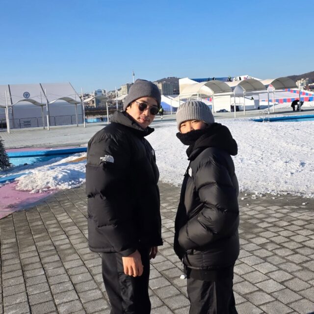 Kim Kang Woo with his younger son Kim Jae Ah