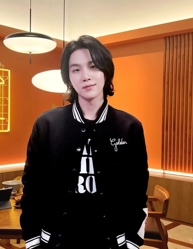 BTS Suga’s Response to Korean Media at Airport Triggers Widespread Buzz 1 BTS Suga