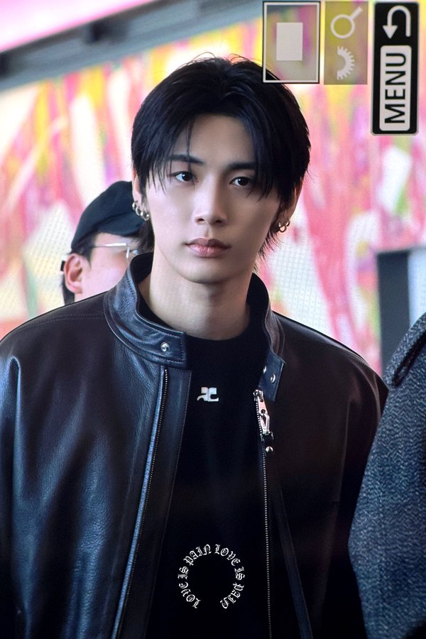 Taesan candid photo 1