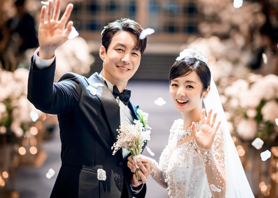 Shim Hyung Tak and wife on their wedding day